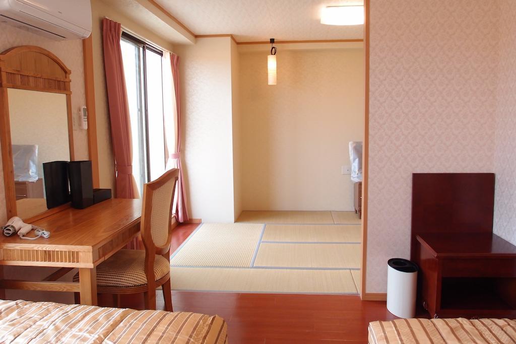 Hotel Castlevillage Miyakojima Room photo